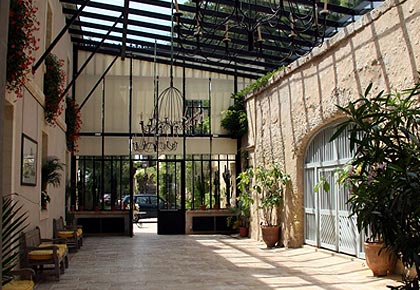 Façade et ambiance du Domaine des Bidaudières