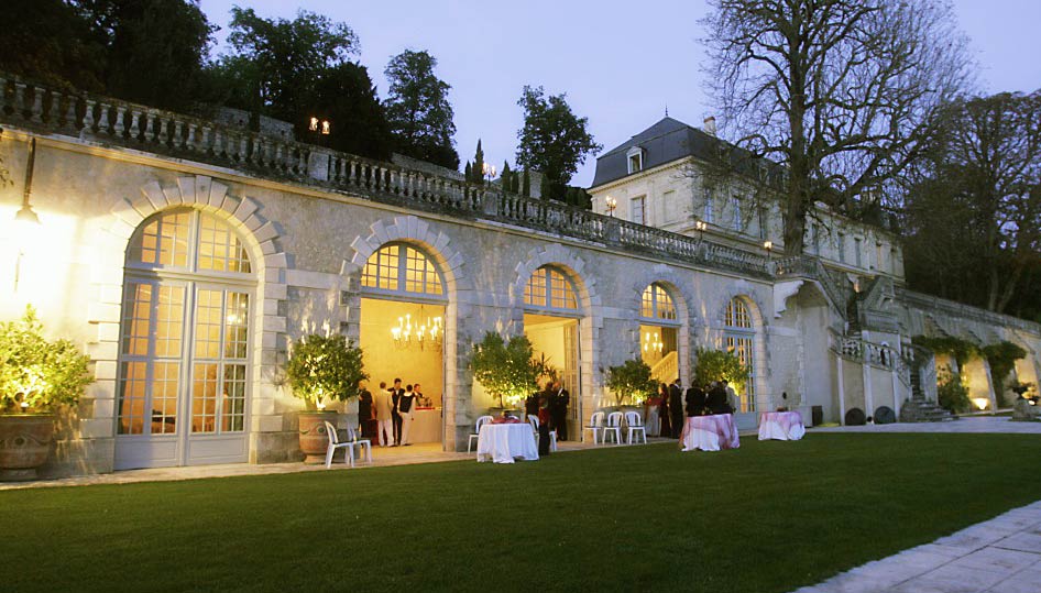 Espace de réception et terrasse du Domaine des Bidaudières